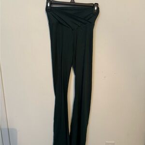 Bundle of 2 American Eagle OFFLINE high-waisted flare leggings